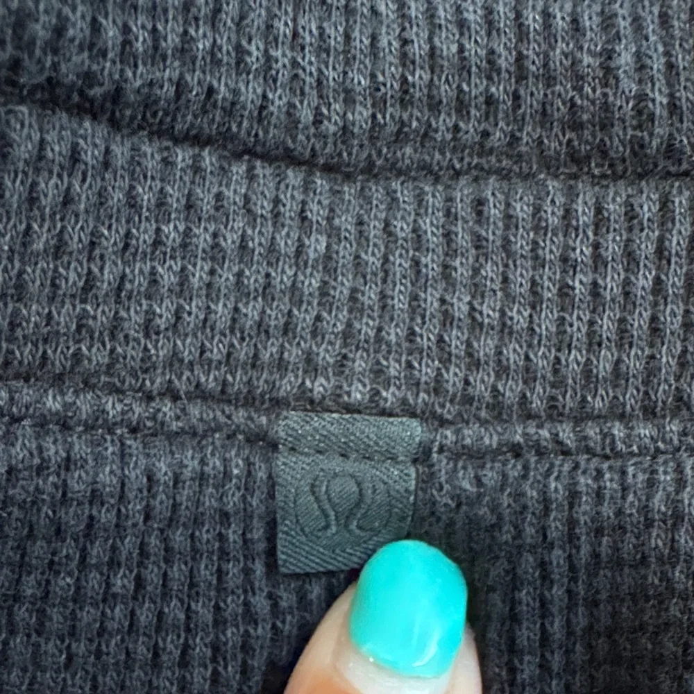 lululemon Black Athletic Shorts size 6 - Picture 4 of 4